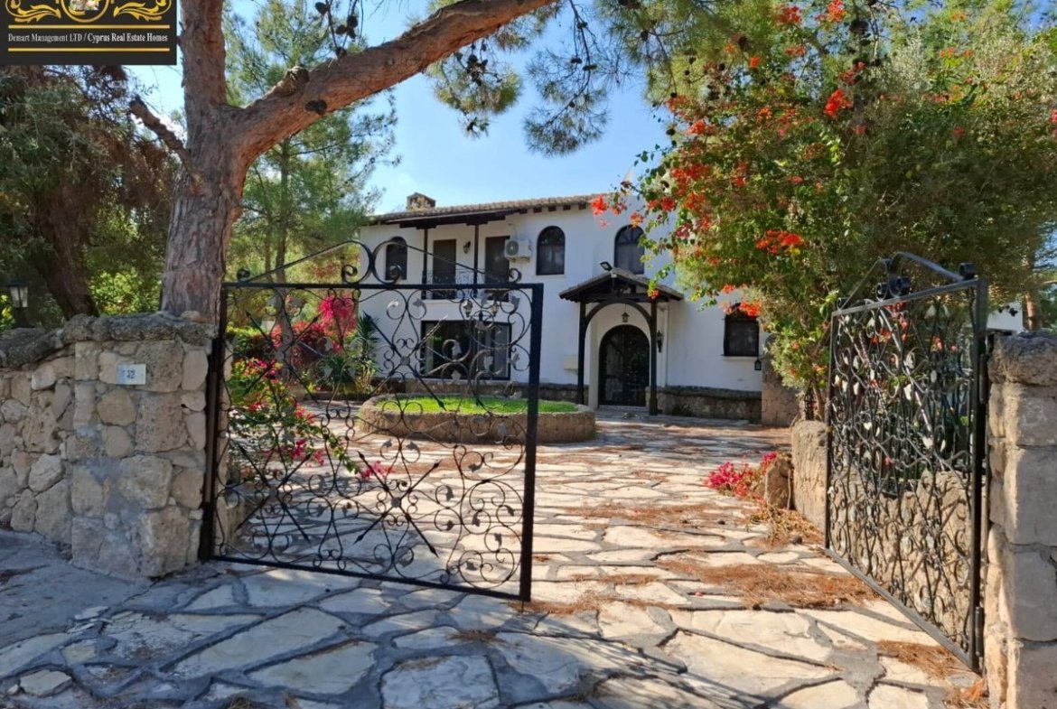 Nostalgic 4 Bedroom 3 livingroom Villa For Sale Location Catalkoy Girne North Cyprus KKTC TRNC