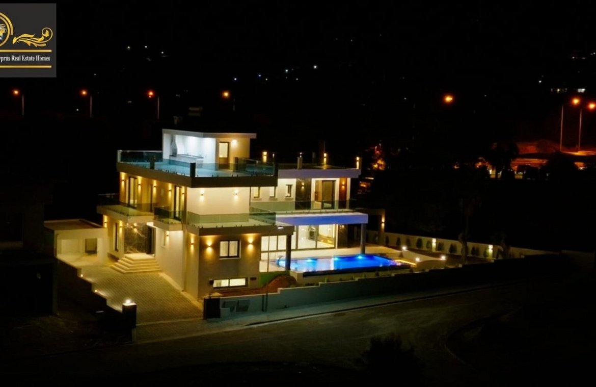Adorable Luxurious 4 Bedroom Villa For Sale Location Edremit Girne live in luxury/style this immaculate home is an unusual find North Cyprus KKTC TRNC
