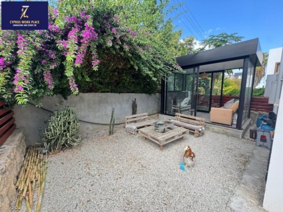 Nice 1 Bedroom Apartment For Rent Location Karaoglanoglu Girne (Bahçe içerisinde camlı bir oda bulunmaktadır) North Cyprus KKTC TRNC