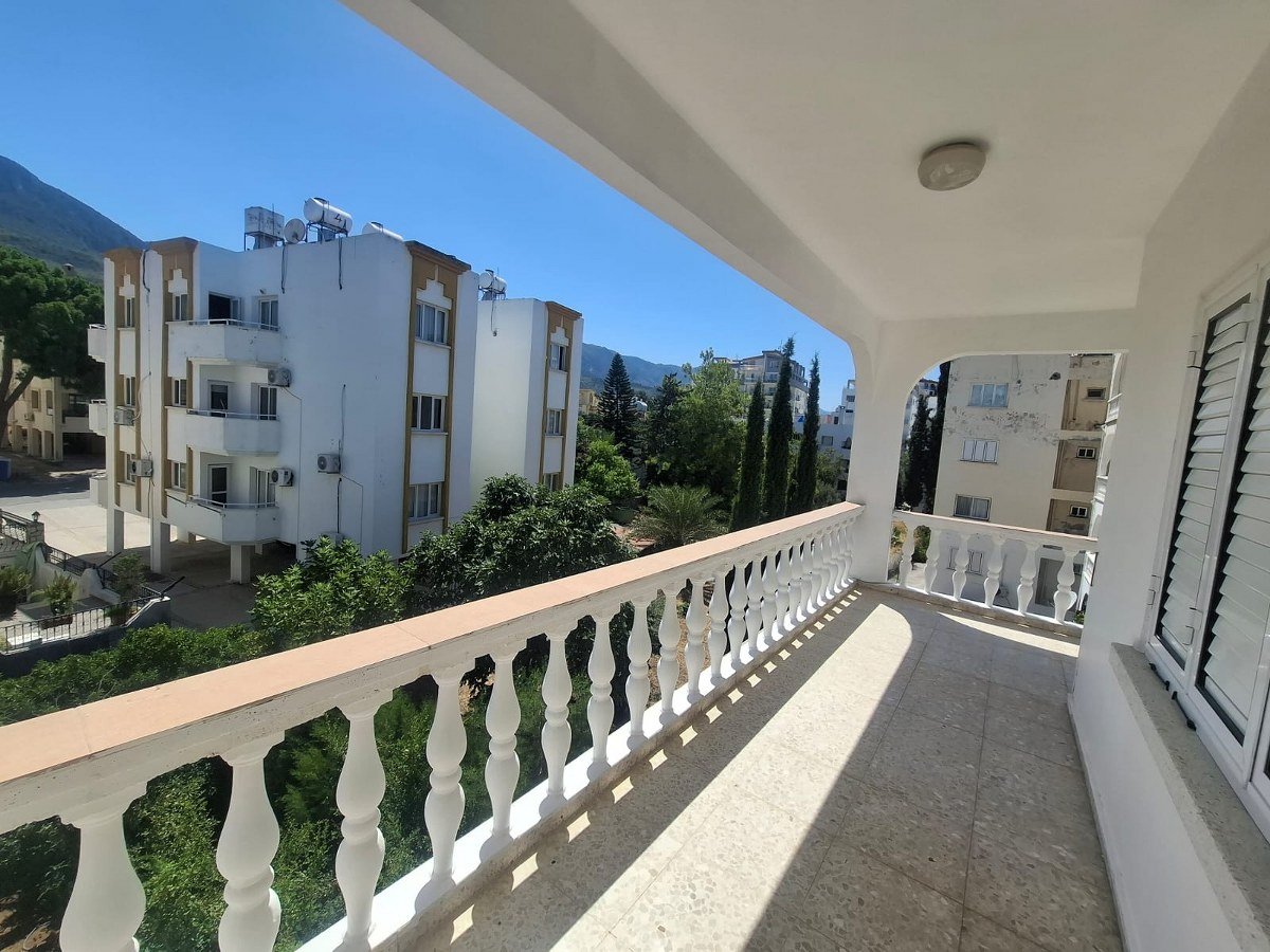 Nice 3 Bedroom Apartment For Rent Location Behind New Nusmar Market Girne