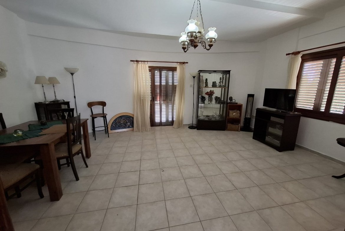 3 Bedroom Villa For Rent With A Stunning Collection Of Antique And Authentic Cypriot Furniture needs to be seen to be appreciated. Location: Alsancak, Girne. (Don’t pass this one by- reduced price!)