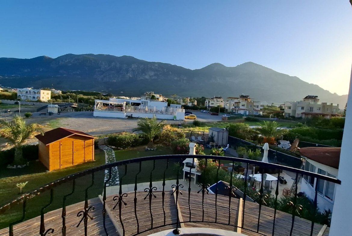 3 Bedroom Terrace Apartment For Rent Location Lapta Coastal Walkway Girne (Lapta Yuruyus Yolu Kyrenia)