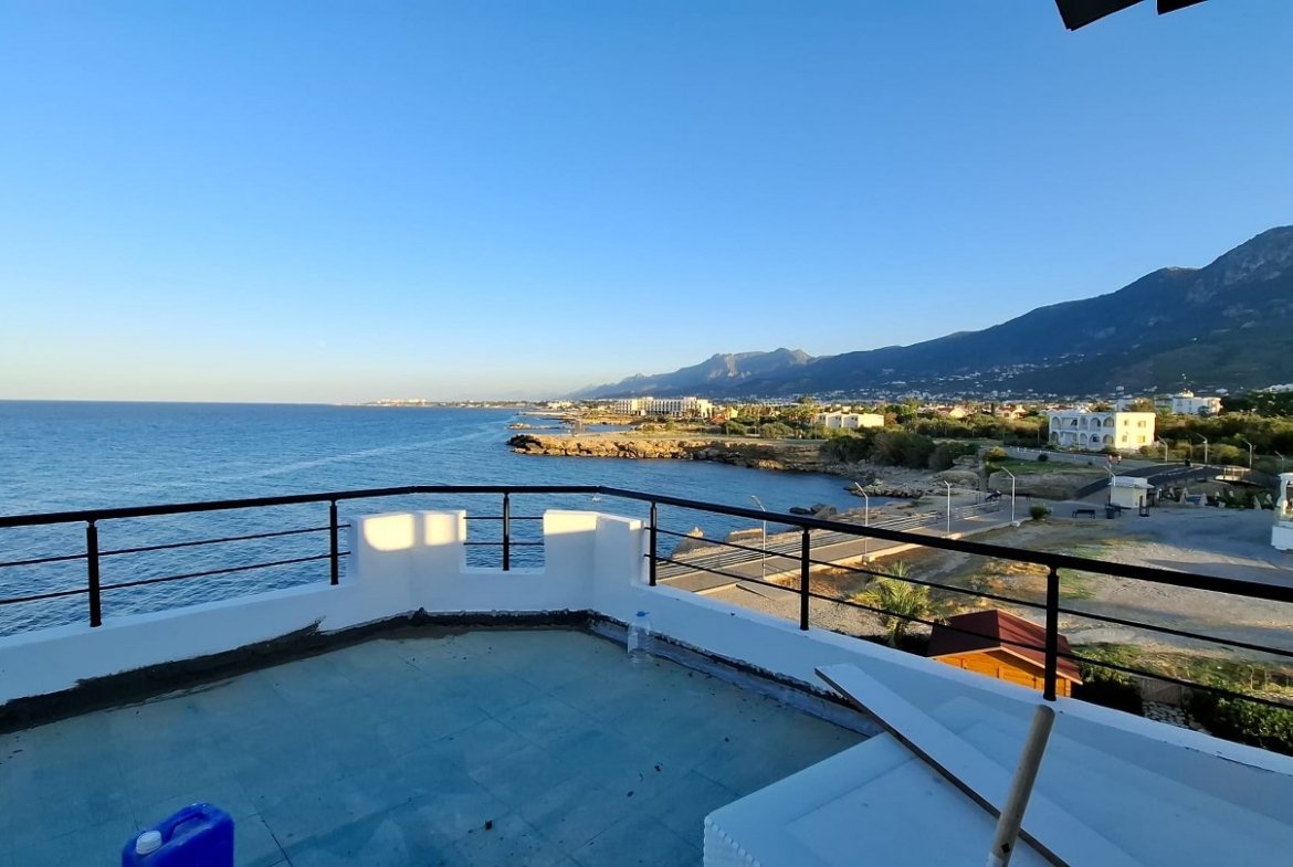 3 Bedroom Terrace Apartment For Rent Location Lapta Coastal Walkway Girne (Lapta Yuruyus Yolu Kyrenia)