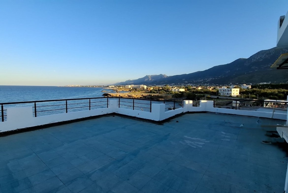 3 Bedroom Terrace Apartment For Rent Location Lapta Coastal Walkway Girne (Lapta Yuruyus Yolu Kyrenia)