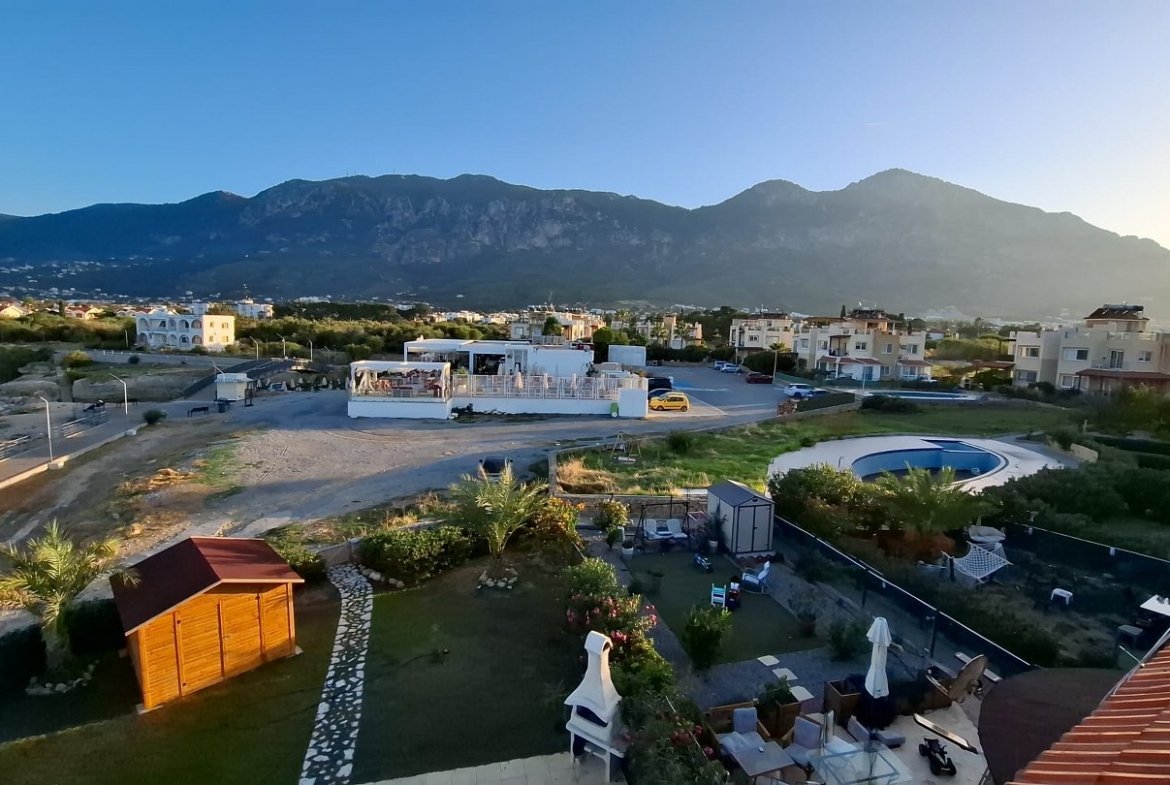 3 Bedroom Terrace Apartment For Rent Location Lapta Coastal Walkway Girne (Lapta Yuruyus Yolu Kyrenia)