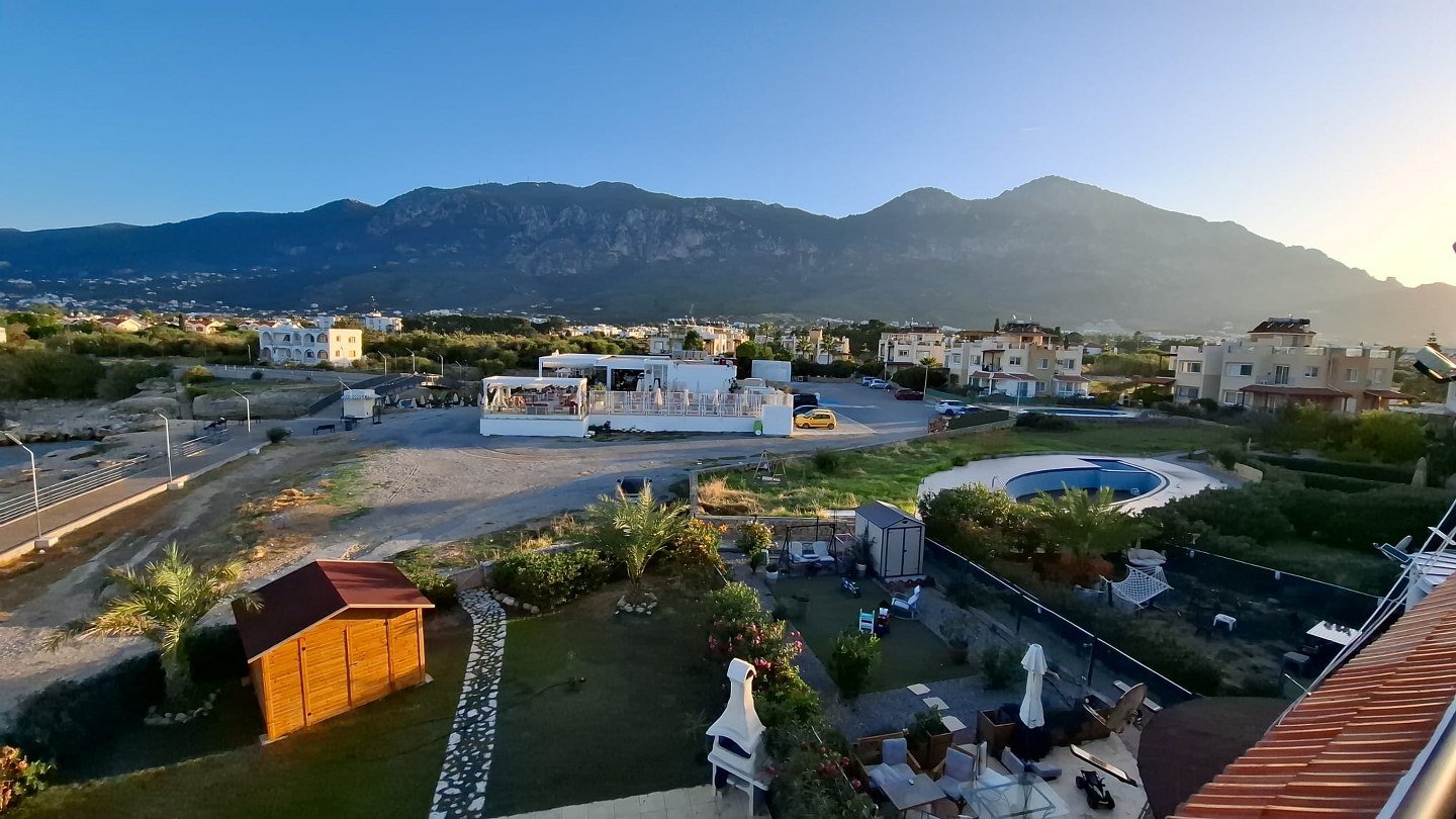 37 3 Bedroom Terrace Apartment For Rent Location Lapta Coastal Walkway Girne (Lapta Yuruyus Yolu Kyrenia)